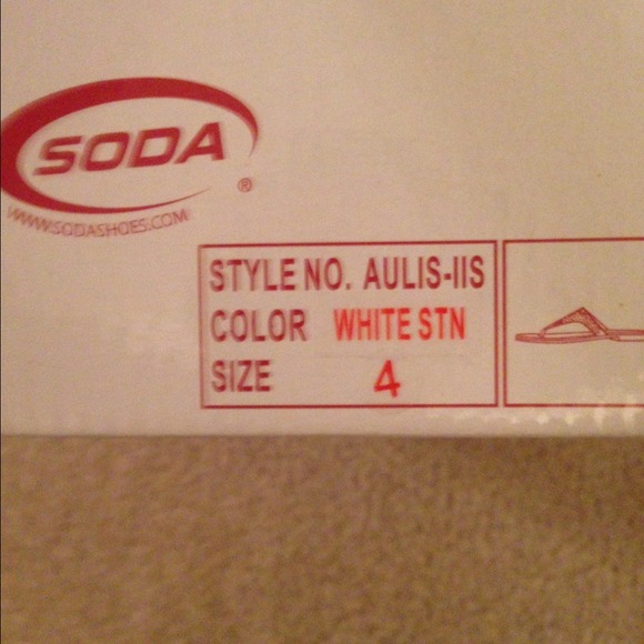 Size 4 - Picture 2 of 2