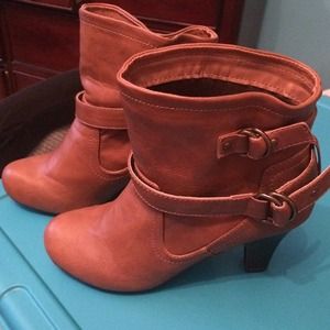 Brown short boots! 👢👢
