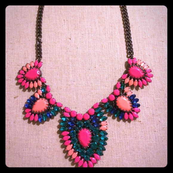 Stella & Dot Freida Statement Necklace