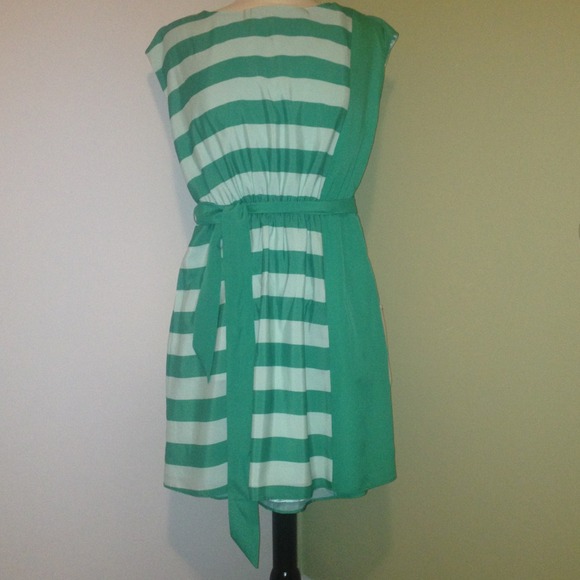 NWOT. Striped contrast dress with tie belt