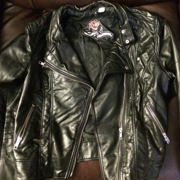 H&M Jackets & Blazers - H&M Moto faux leather jacket•Sz 4
