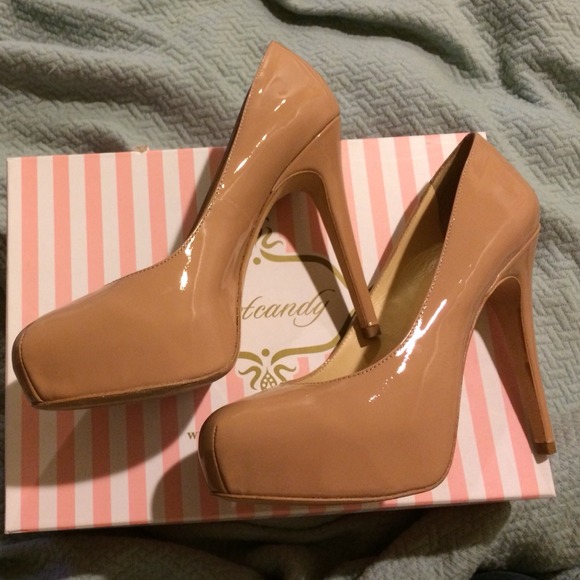 Nude Patent Leather Footcandy Platform Pumps! - Picture 3 of 4