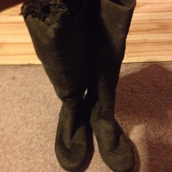 Suede flat boots