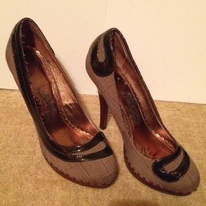 Naughty Monkey pumps 🐒