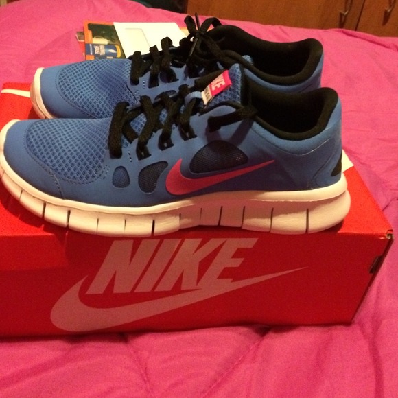 Brand new Nike Free run sneakers. Size 4.5Y