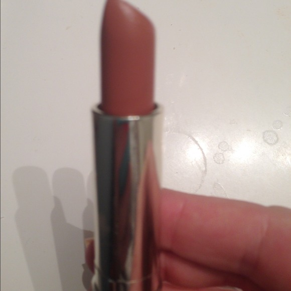 Clinique creamy nude lipstick
