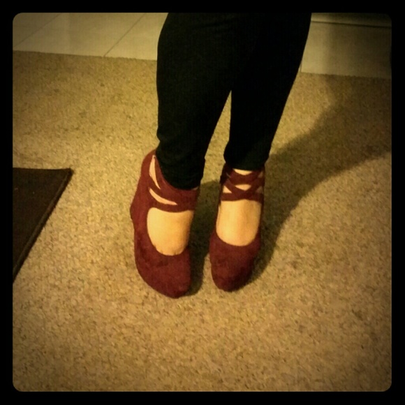 Deep burgundy wedges
