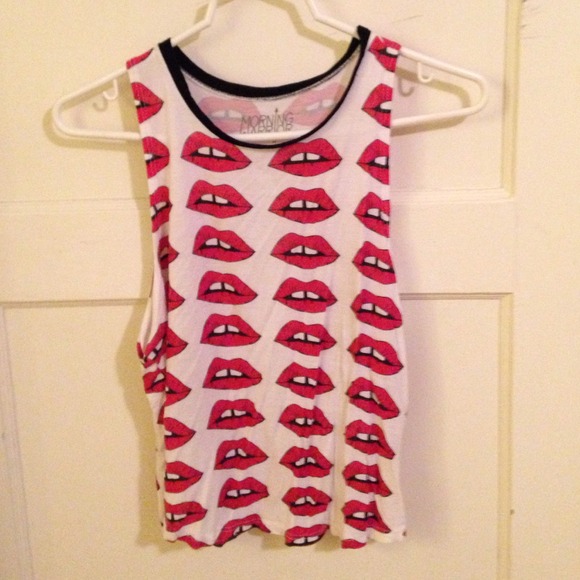 Nasty Gal lips tank