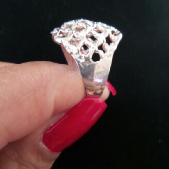 Shiny silver ring - Picture 2 of 4