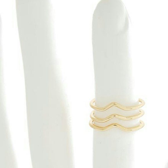 SOO HOT!! Triple wave knuckle mid ring