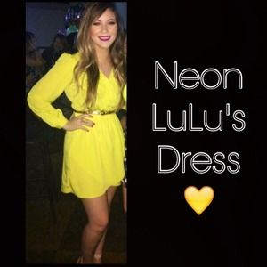 Neon yellow long sleeve dress💛👗