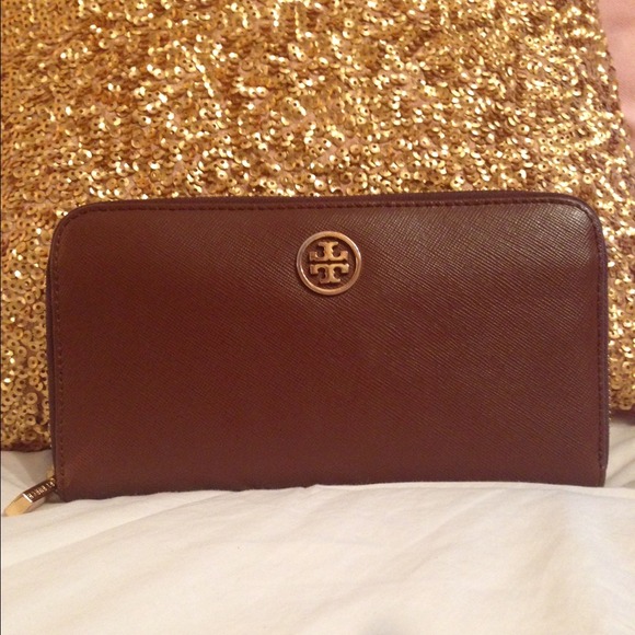 Tory Burch Accessories - Tory Burch Robinson Wallet
