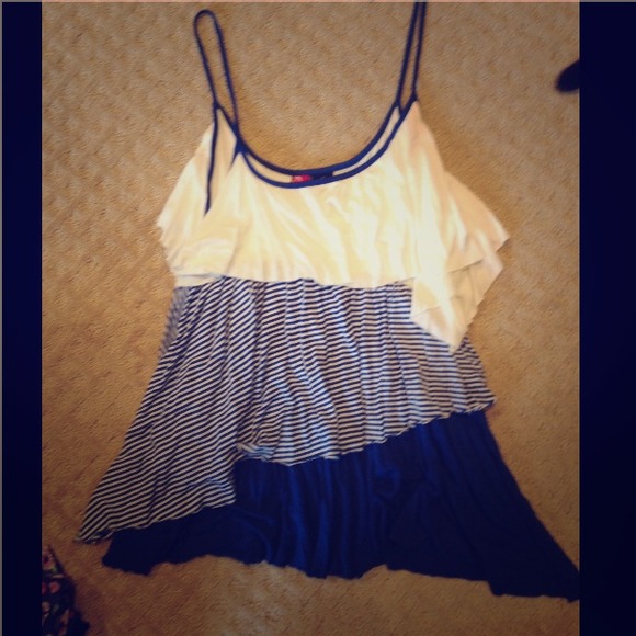 •50% OFF• Color block ruffled top.