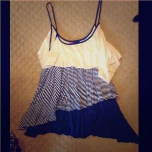 •50% OFF• Color block ruffled top.