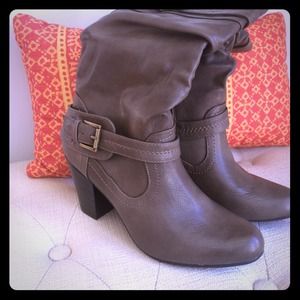 🎁great gift🎁Brand New w/Box Taupe boots