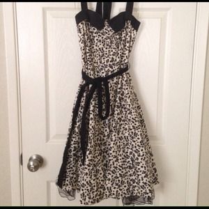 Bundle hold for @shopcbella three dresses.