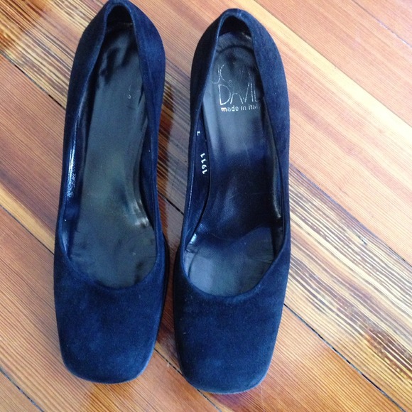 Joan David Italian black suede shoes. 7