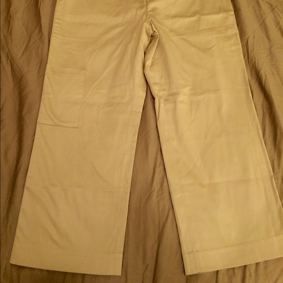 Lily Pulitzer Capris - Picture 5 of 7