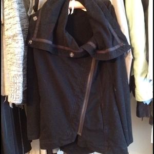 Black lululemon sweater size 4