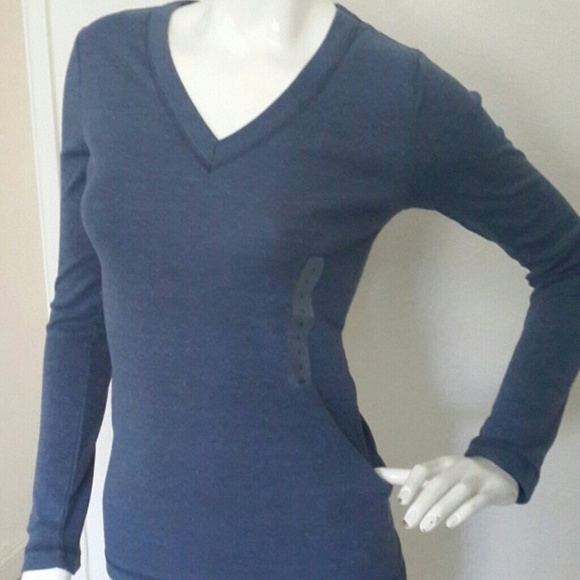 SOLD Gap V Neck Bowery
