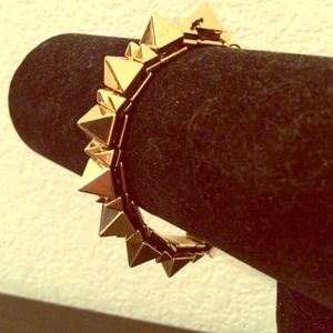 Gold pyramid studded bracelet