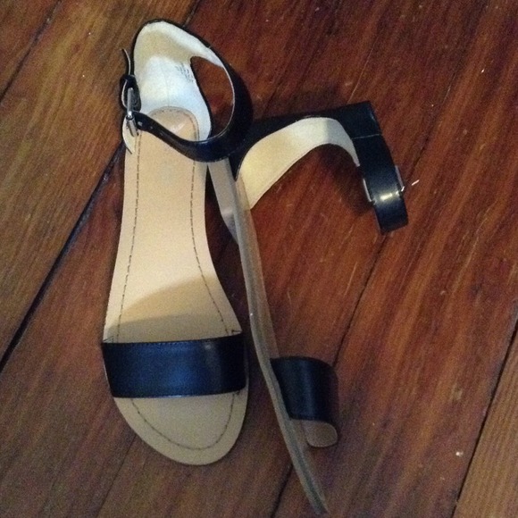 Nine West flat sandals