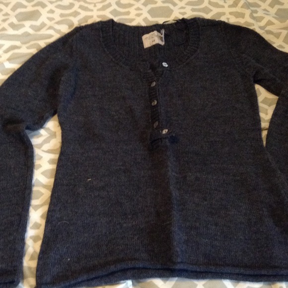 H & M gray sweater