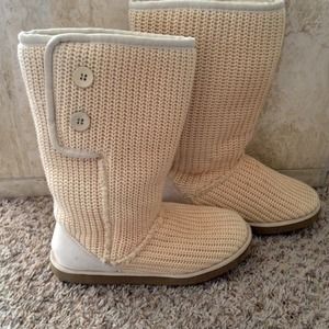Cream knit boots