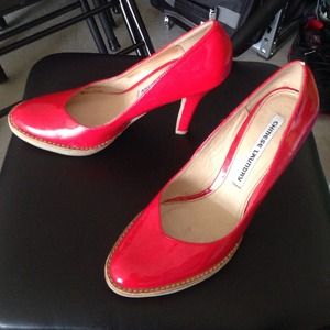 Chinese Laundry Fire RED pump.