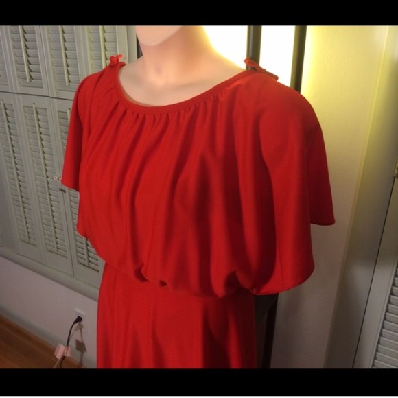 🎀Vintage flowy red dress🎀 - Picture 2 of 4