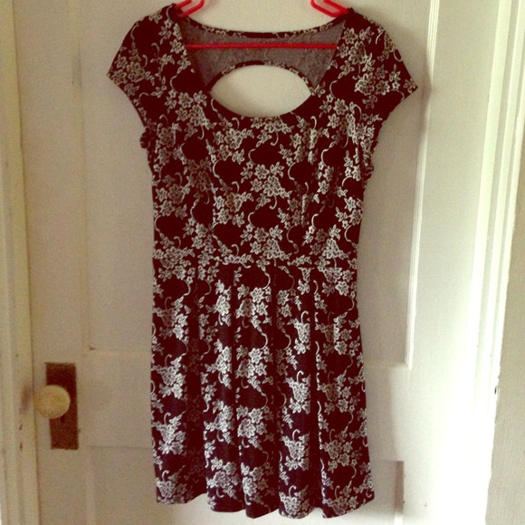 ❌SOLD❌Black with white floral detail dress