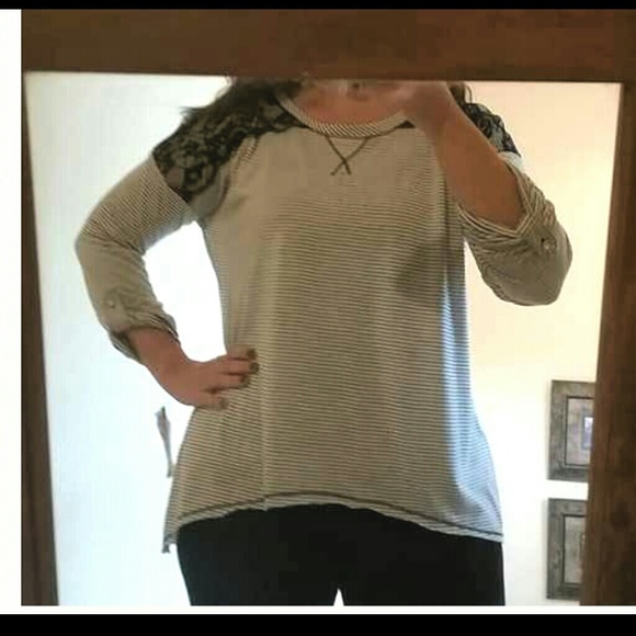 SOLD-NWT Democracy Striped Lace Top - Picture 4 of 4