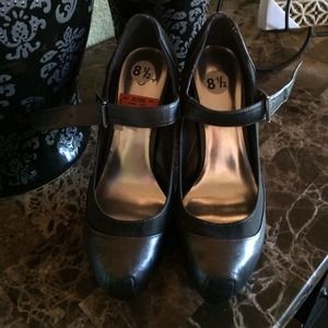 New Joey dark grey pumps size 8 81/2 runs small.