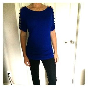Gorgeous blue, chic top!