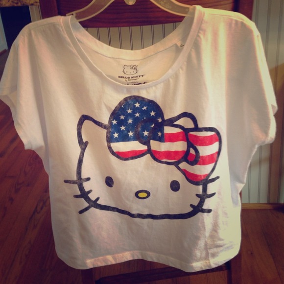 Adorable, never worn, hello kitty top!