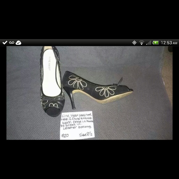 $20-Nine west Open toe embroider flower heels