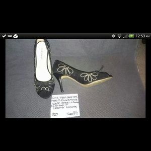 $20-Nine west Open toe embroider flower heels