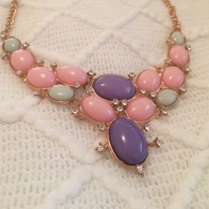 Statement necklace - beautiful!