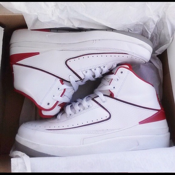 Jordan retro 2s red & white