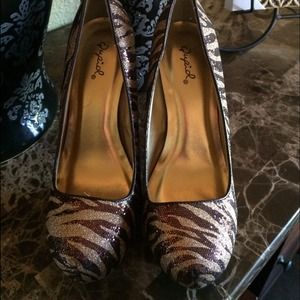 Qupid Zebra glittery pumps