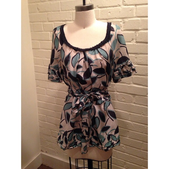 🚫N/A🚫BCBGMAXAZRIA 100% Silk Tie-waist blouse
