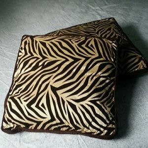 ⭕Final Reduction! Two Tiger print accent pillows