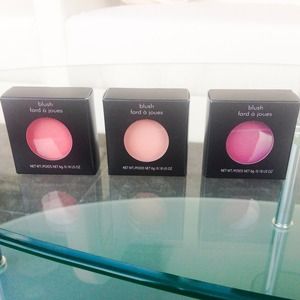 NEW IN BOX BLUSH- ALL 3 Shades $5 each 😍