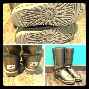 Tall gold Uggs, fairly good condition
