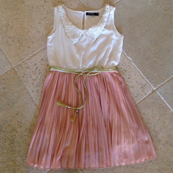 Dresses & Skirts - Cute dress