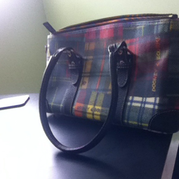 Dooney & Bourke Handbags - Dooney & Bourke Hand Bag