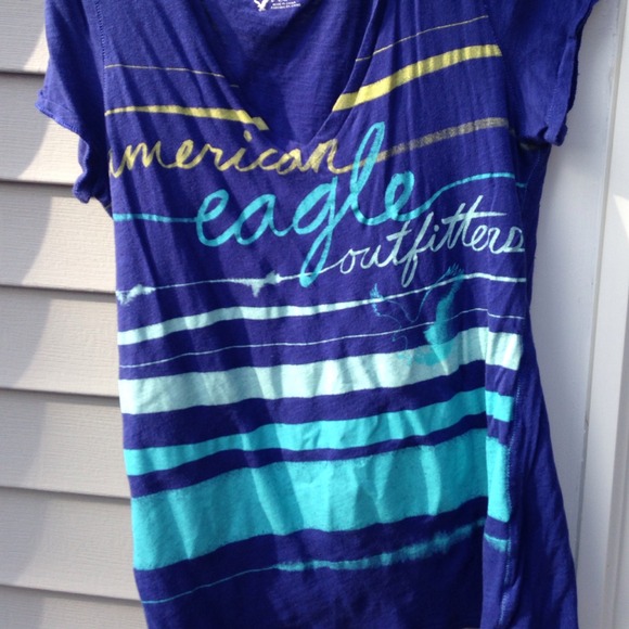 American Eagle V-Neck😊