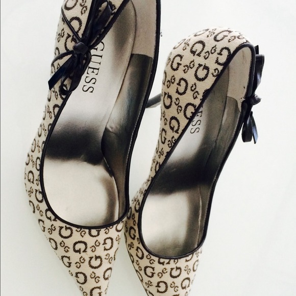 ❤️SOLD❤️!!!Guess Heels NWT!!!