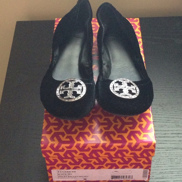 Authentic Tory burch black velvet Riva flats! - Picture 4 of 4