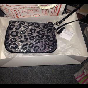 BRAND NEW🎉 Coach wristlet